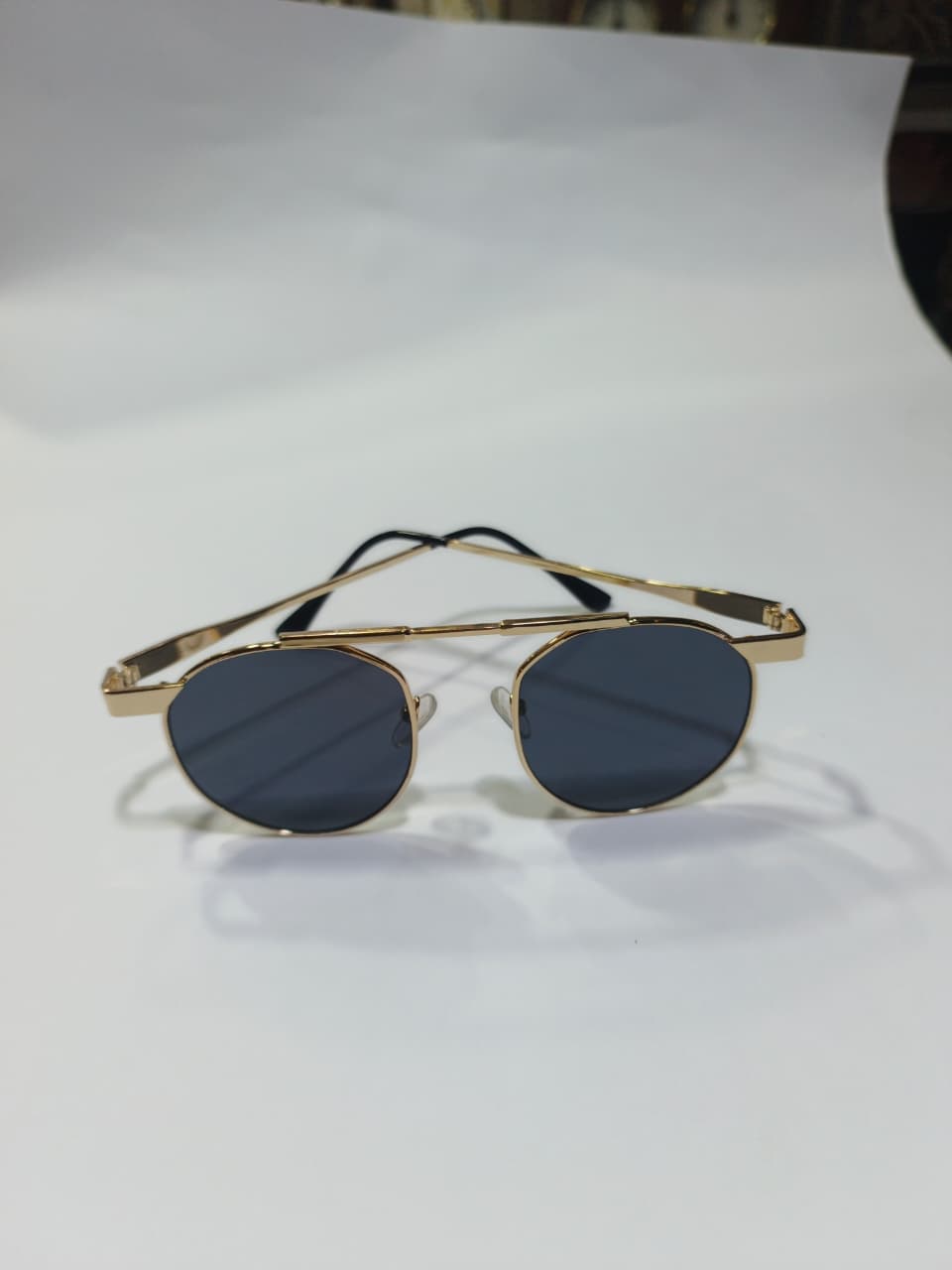 Luxury Round shaped Eyewear Sunglasses with Golden Frame
