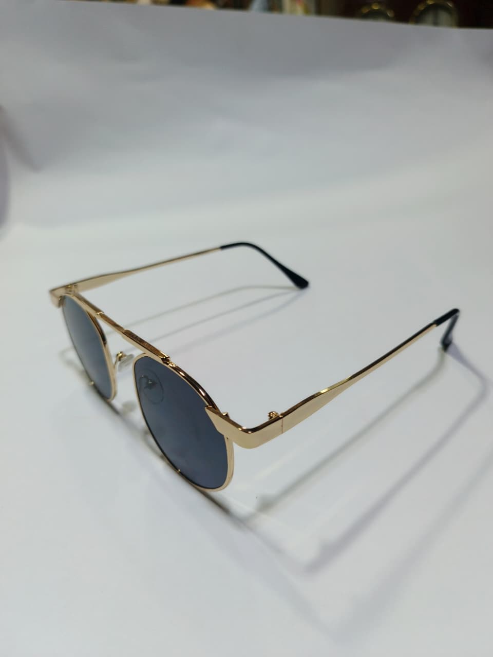 Luxury Round shaped Eyewear Sunglasses with Golden Frame