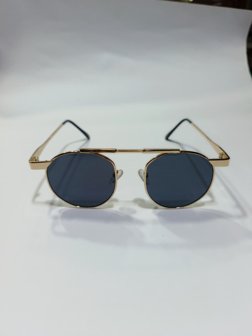 Luxury Round shaped Eyewear Sunglasses with Golden Frame