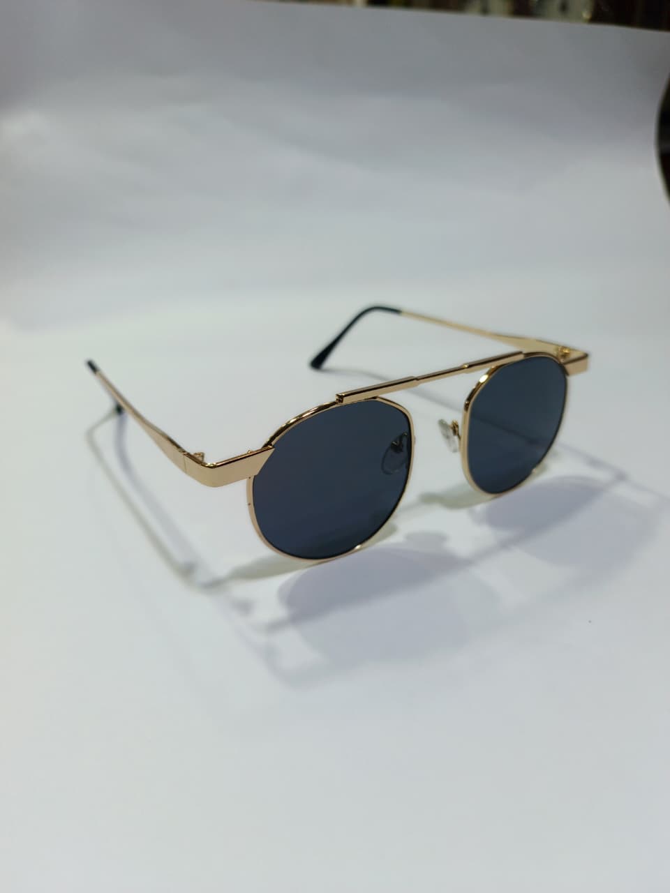 Luxury Round shaped Eyewear Sunglasses with Golden Frame